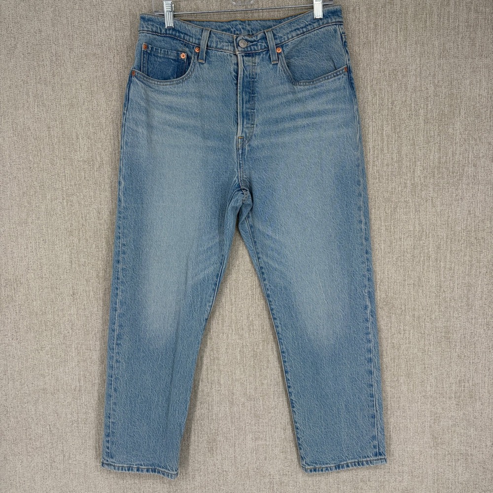 Levi's Women's high rise crop Jeans in Light Blue Wash31x26